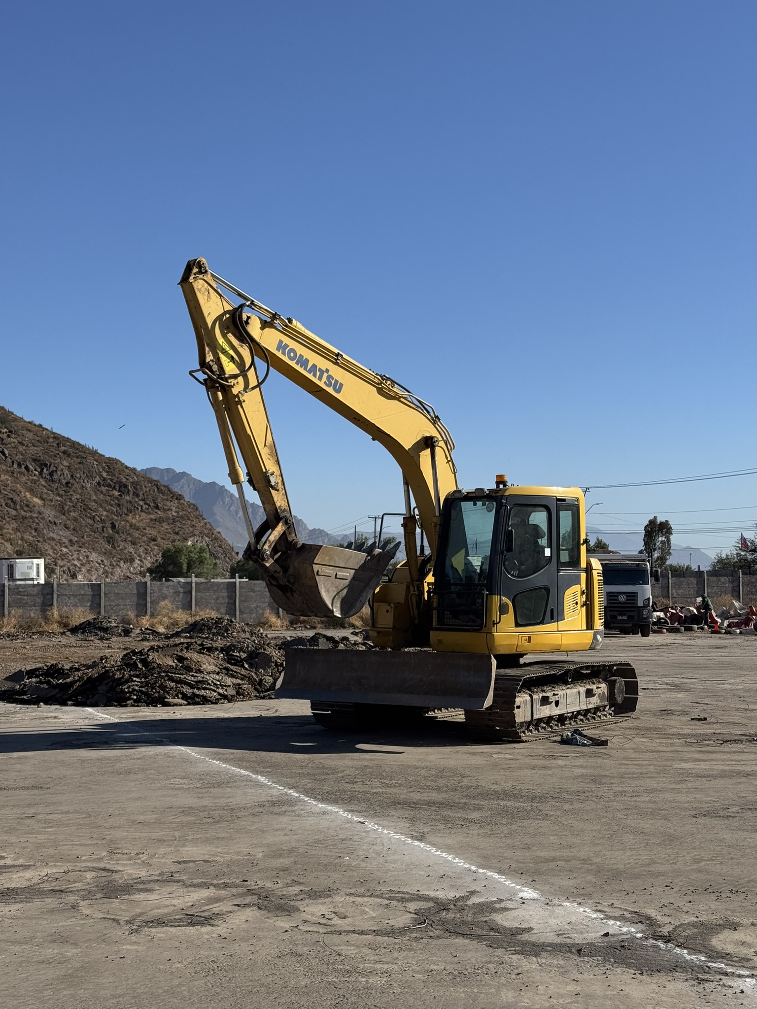 Excavadora Komatsu PC138US