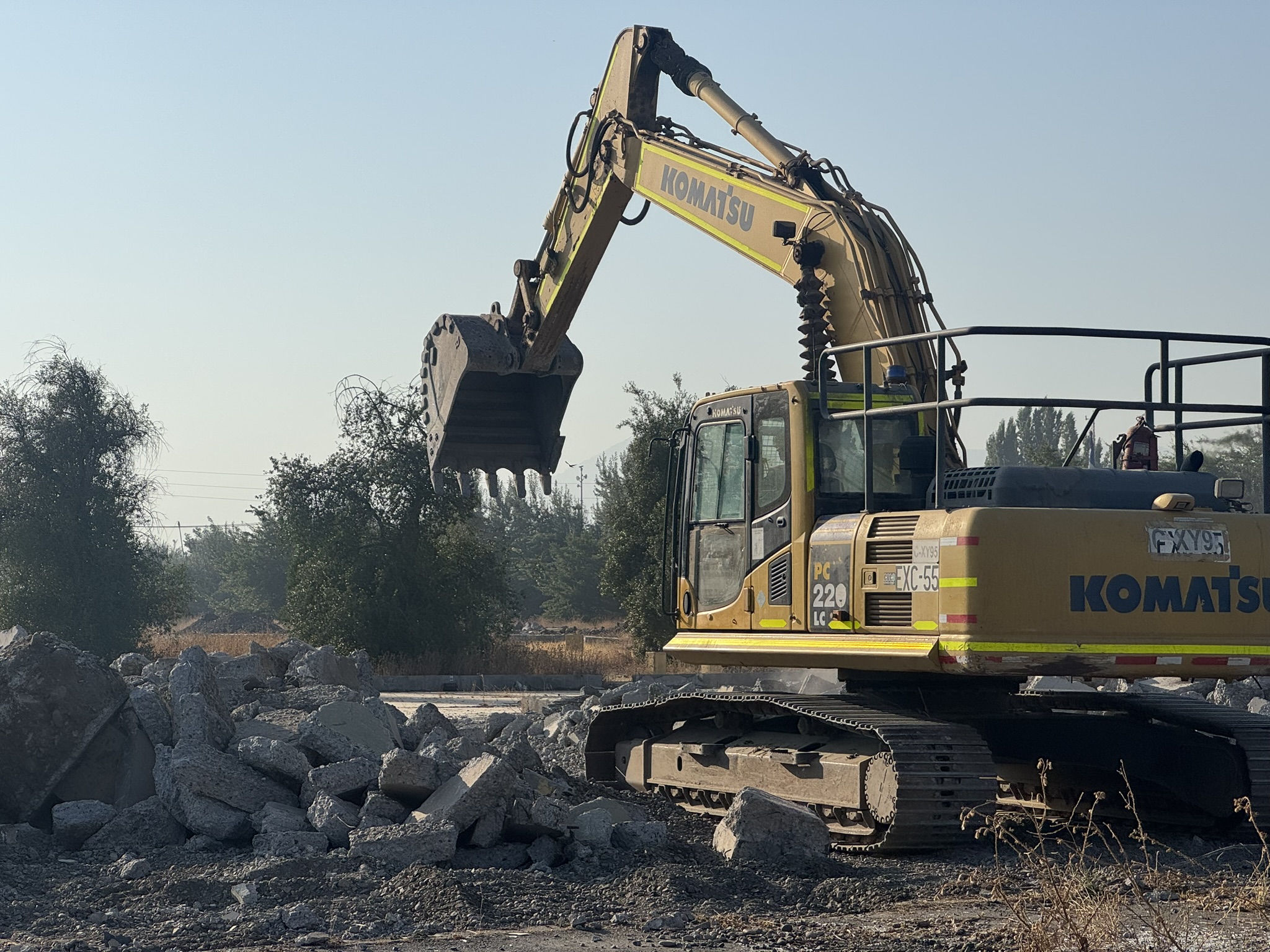 Excavadora Komatsu PC220LC